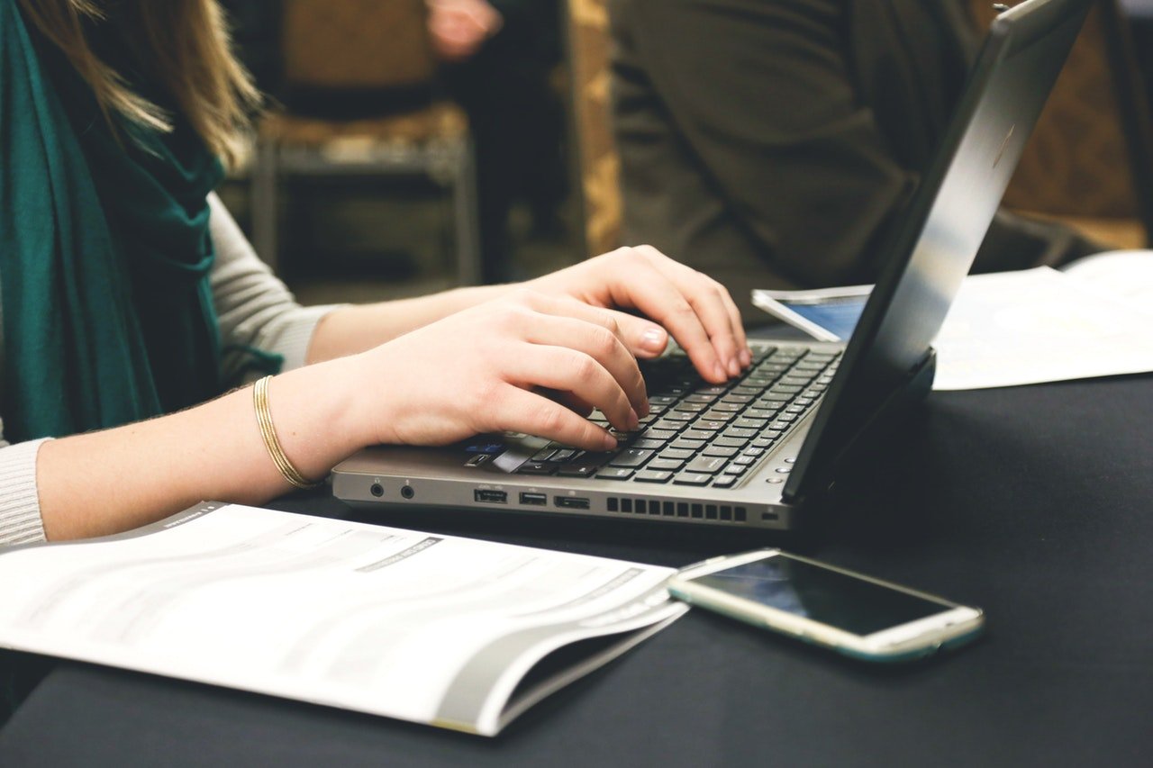 woman-typing-writing-windows-1